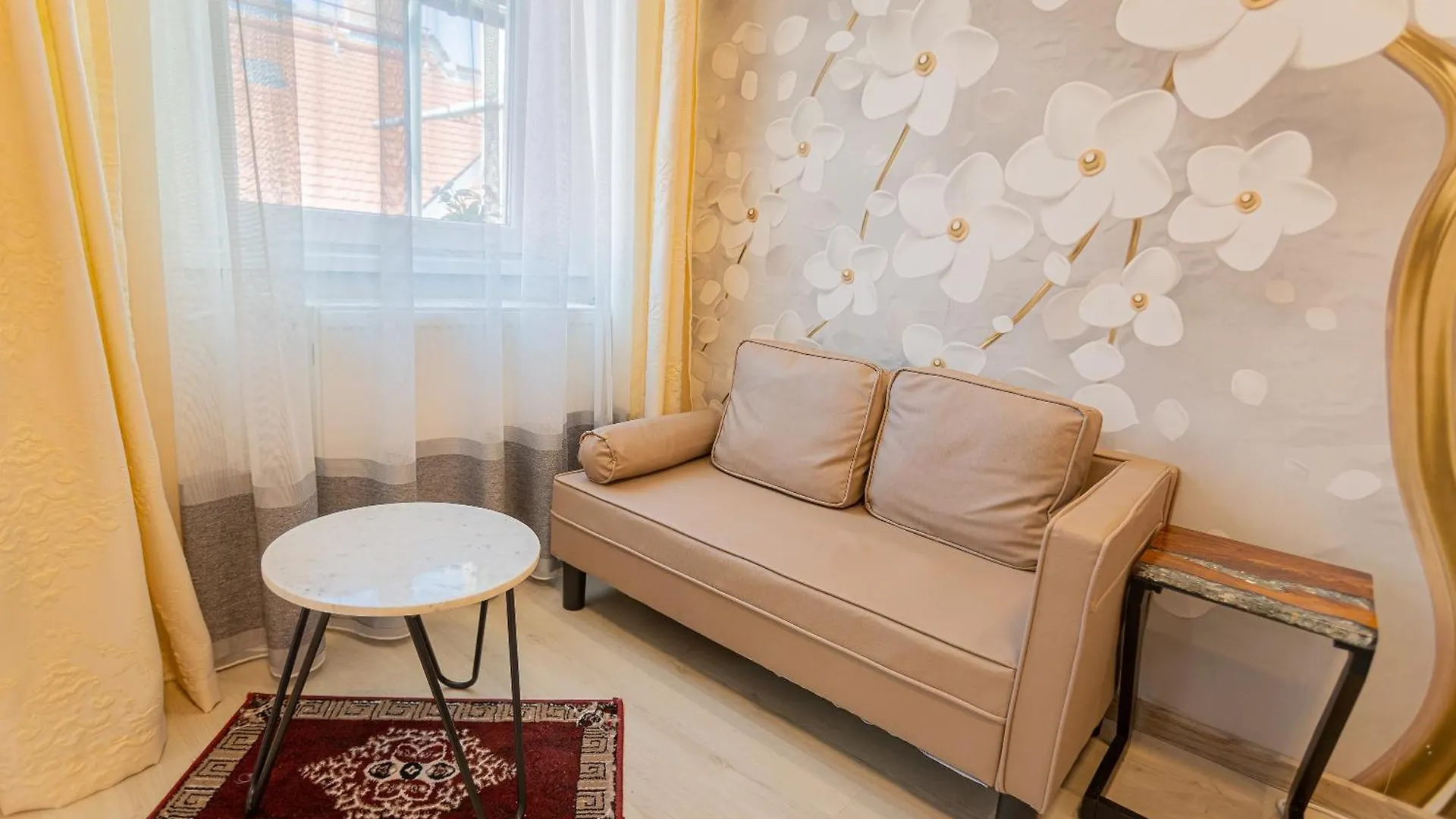 Iranyi Studio Budapest 0*,  Hungary
