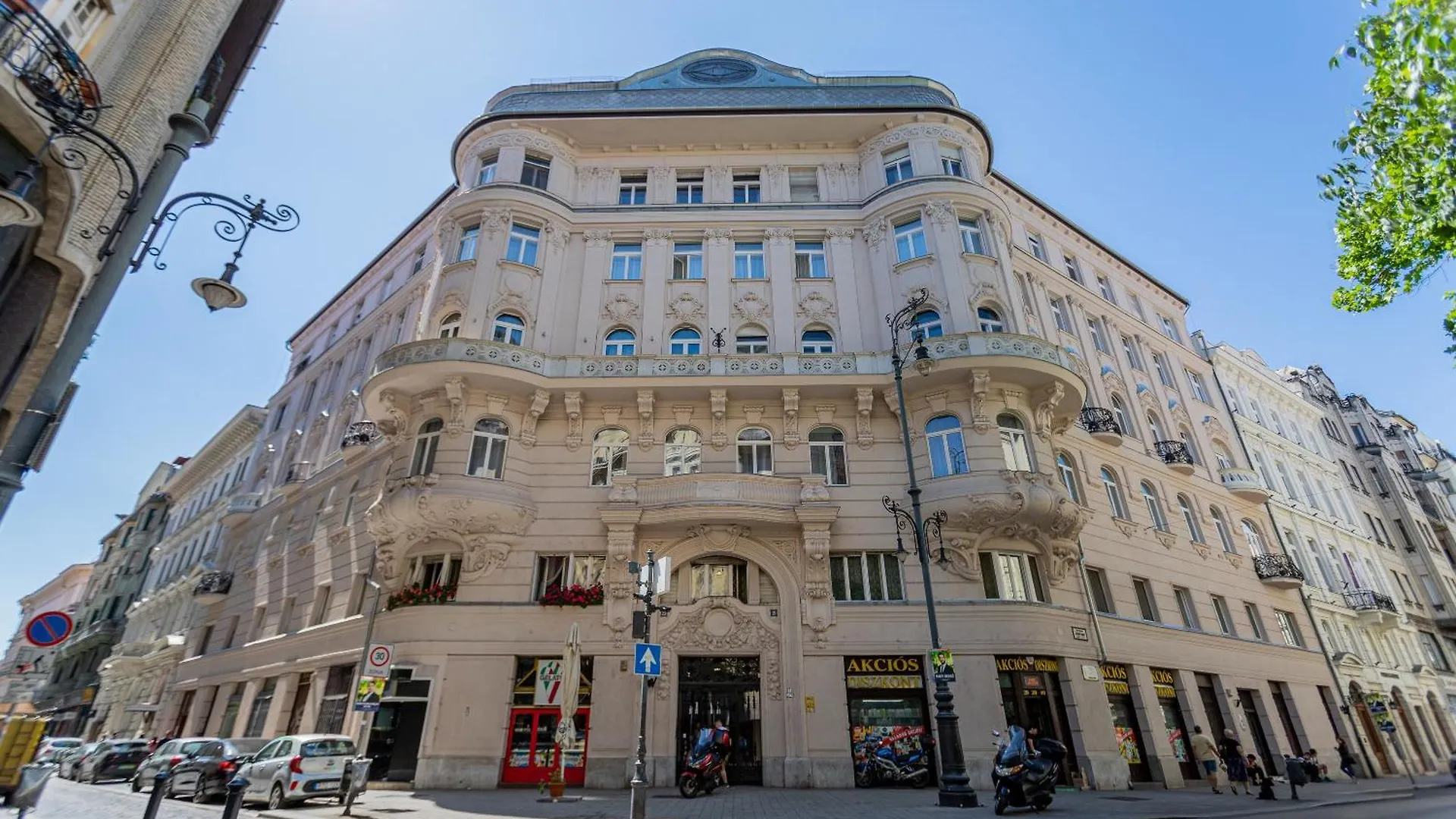Iranyi Studio Budapeszt 0*,  Węgry